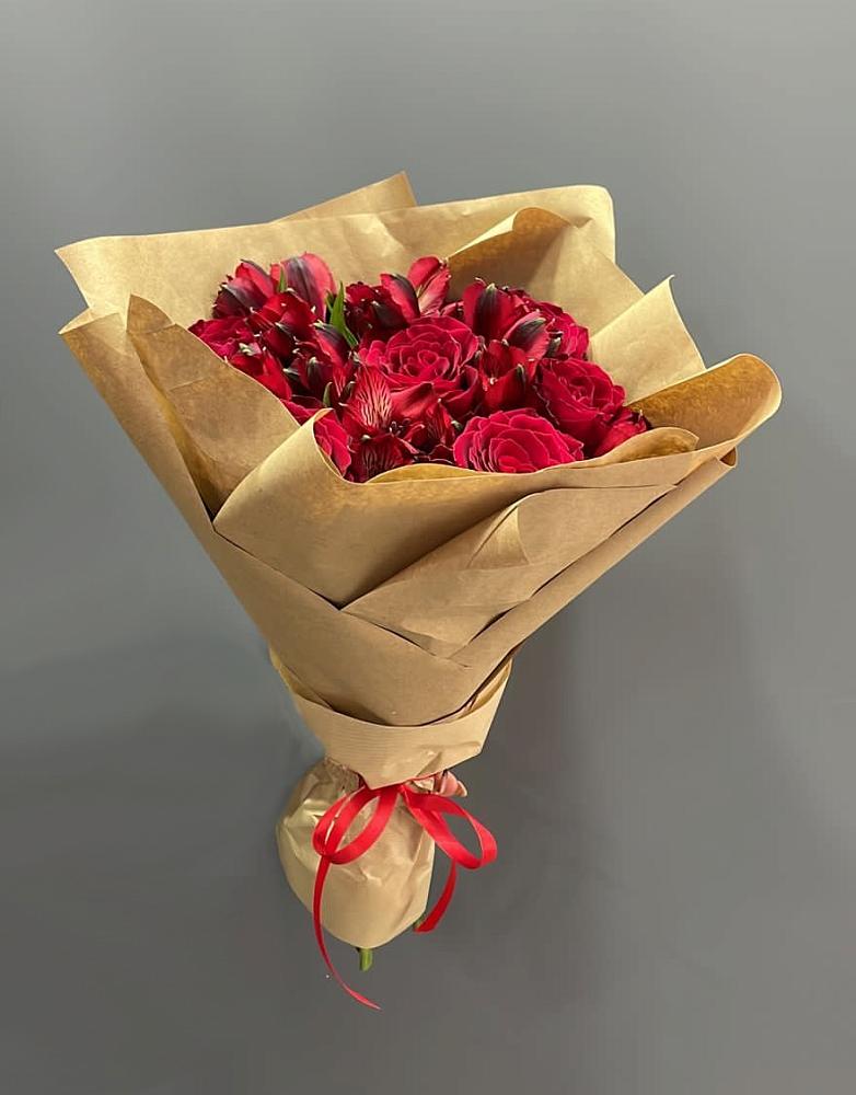 Букет цветов из: Альстромерии и Розы в Маслянино