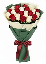 Букет Микс из красных и белых роз в Маслянино