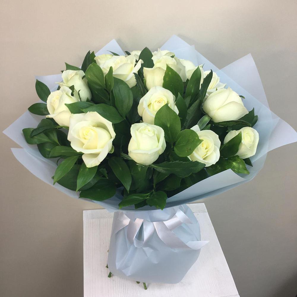 Букет 15 Белых роз Проуд в Маслянино