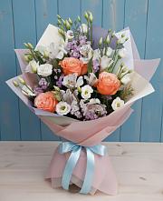 Букет цветов из:  Лизиантусы, Розы, Альстромерии и Гипсофила в Маслянино