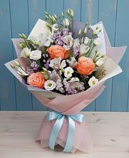 Букет цветов из:  Лизиантусы, Розы, Альстромерии и Гипсофила в Маслянино