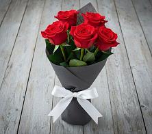 Букет 5 Красных роз Эдлесс Лав в Маслянино