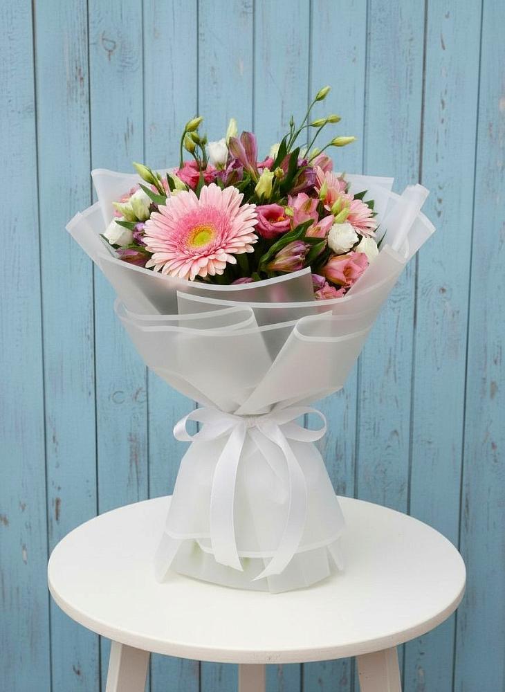 Букет цветов из: Герберы, Альстромерии и Лизиантусы в Маслянино