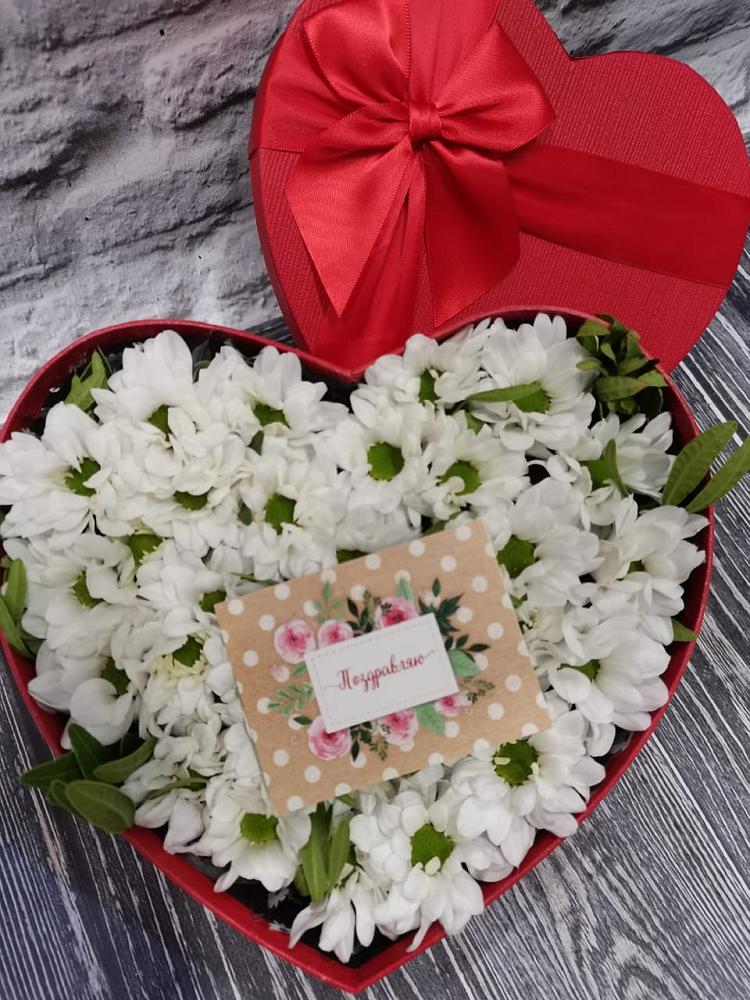 Цветочная композиция из Хризантемы в виде сердца в Маслянино