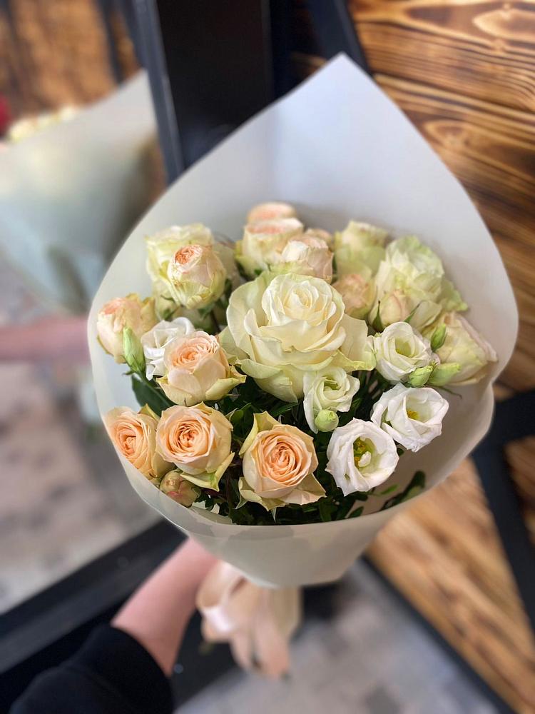 Букет цветов из: Розы и Лизиантусы в Маслянино